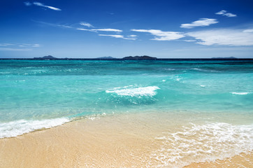 Fototapeta na wymiar White sand beach and blue sky