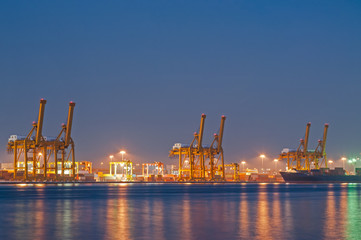 Obraz premium Container Cargo freight ship with working crane bridge