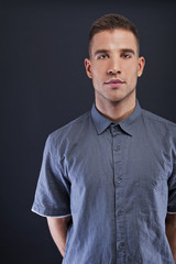 Obraz premium Man in blue shirt over black background