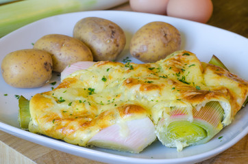 Leek gratin with quark and potatoes
