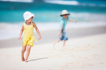 Fototapeta na wymiar Two kids at beach