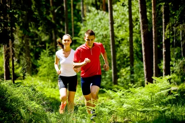 Deurstickers joggen in het bos © Val Thoermer