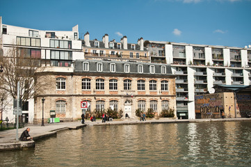 Fototapeta premium quai de Seine canal de l'Ourcq à Paris