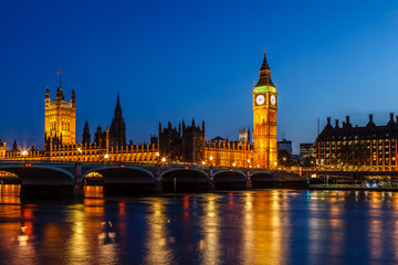 Fototapeta na wymiar Big Ben i House of Parliament w nocy, London, Wielka Brytania