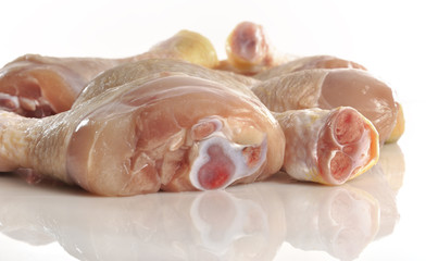 Detalle de pollo fresco.