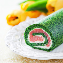 Spinach roll with smoked salmon and cream cheese