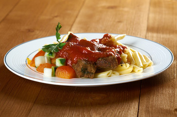 pasta with tomato beef sauce