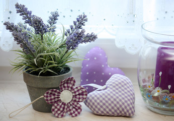 lila Deko/Stoffherzen