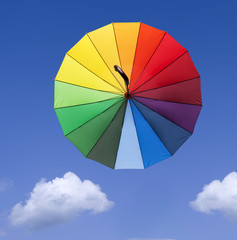 Regenschirm in Regenbogenfarben