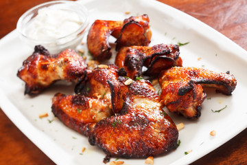 Chicken wings with sauce