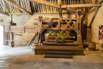 Obraz premium Vieux pressoir - vin - bourgogne