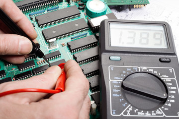 Electronic technician