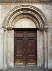 puerta romanica