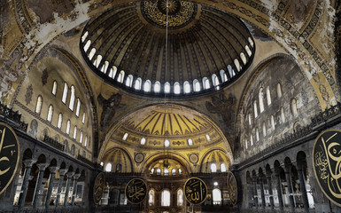 Fototapeta na wymiar Interior de Santa Sofia (Estambul,Turquia)