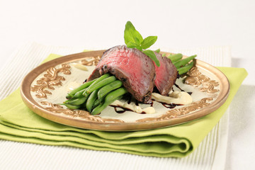 Roast beef and string beans