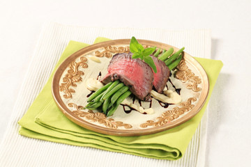 Roast beef and string beans