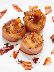 Scallops wrapped in bacon and seared