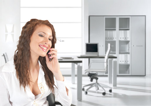 donna in ufficio