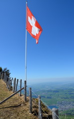 Fototapeta premium drapeau sur le mont Rigi
