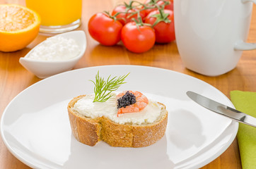 Baguette mit Garnele und Kaviar