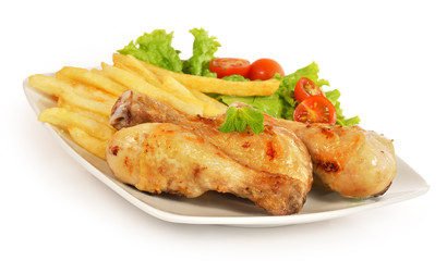 Pollo con patatas y ensalada.