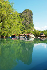 Obraz premium Fishing village on water, Thailand
