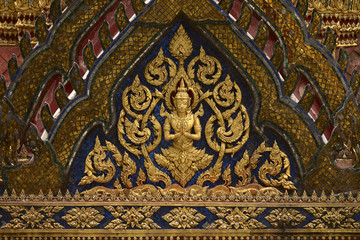 Fototapeta na wymiar The old pattern gable of thailand