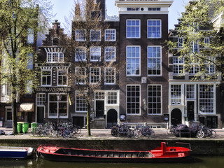 Passeggiando lungo i canali di Amsterdam