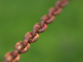 Absperrung durch Metallkette