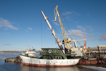 Port in the ancient Russian town of Uglich © allegro60