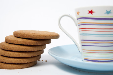 Desayuno con colores y galletas