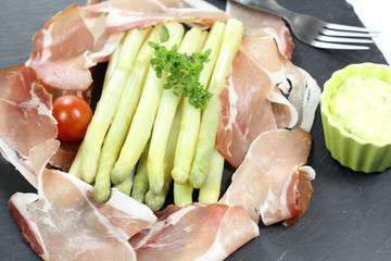 asperges et jambon sec