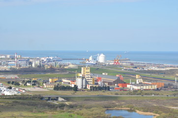 Fototapeta na wymiar przemysł i port Calais