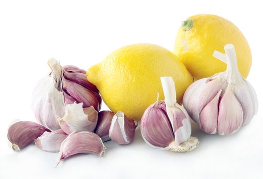 garlic and lemons as natural medicine