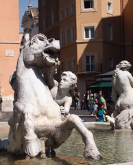 Particolari di opere in marmo, piazza Navona, Roma