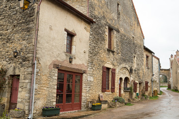 Fototapeta na wymiar Village de Châteauneuf en Auxois