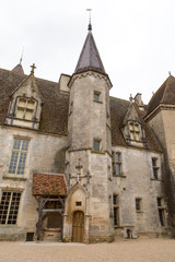 Fototapeta na wymiar Tour et logis du château
