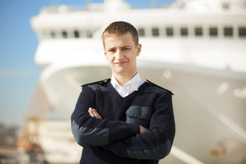 boatswain near the boat © Masson