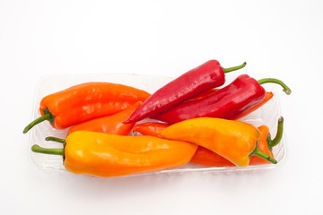 Paprika in Plastikschale