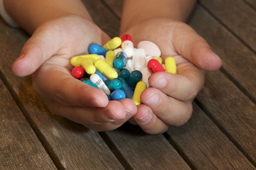 NI&Ntilde;OS Y MEDICINAS