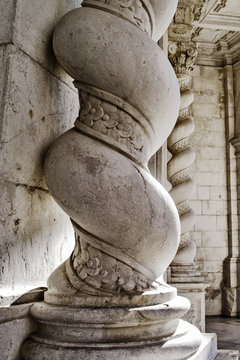 Detail of solomonic columns