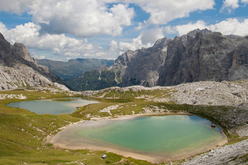 Fototapeta na wymiar Alpejskich jezior w Dolomitach Sesto