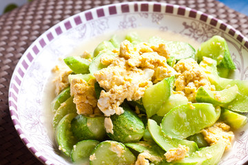 Fried egg with cucumber