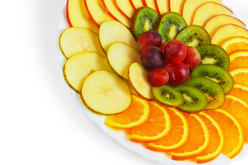 plate apple kiwi a grapes sliced isolated on white background