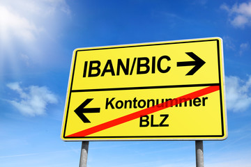 Schild mit IBAN BIC