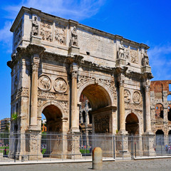 Obraz premium The Arch of Constantine and the Coliseum in Rome, Italy