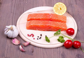 Salmon with spices and tomatoes