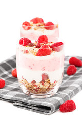 dessert mit himbeeren