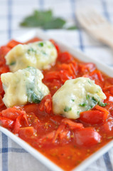 Brennessel Gnocchi mit Tomaten Ragu