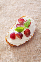 French toast with fruits